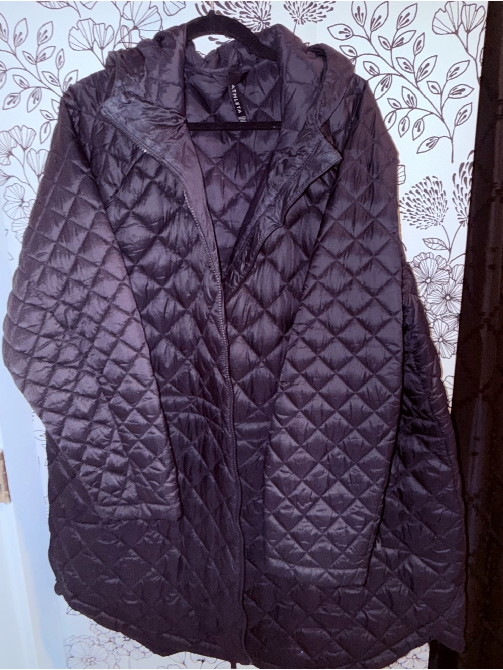 Womens Athleta Hooded Puffer Jacket in Black